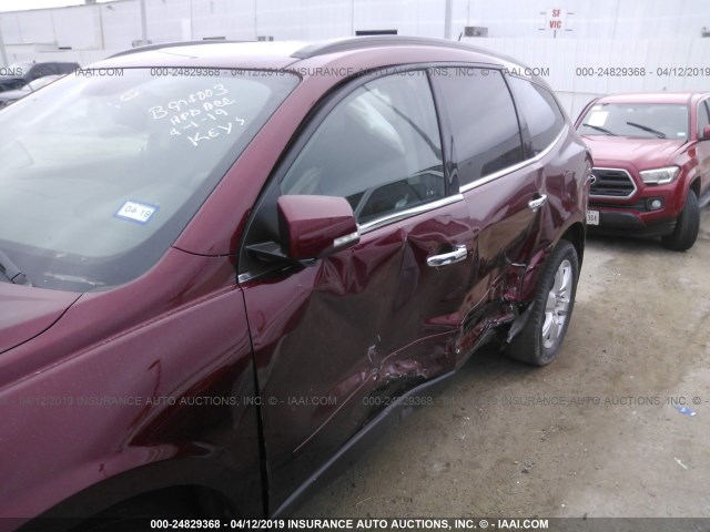 1GNKRGKD2HJ252899 - 2017 CHEVROLET TRAVERSE LT RED photo 6