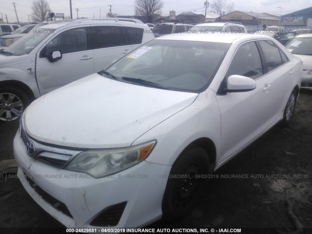 4T1BD1FK4EU119676 - 2014 TOYOTA CAMRY HYBRID/LE/XLE WHITE photo 2