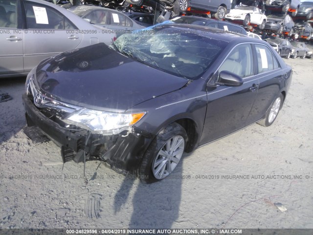 4T1BK1FK3EU540228 - 2014 TOYOTA CAMRY SE/XLE GRAY photo 2