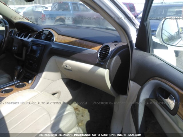 5GAEV23758J111064 - 2008 BUICK ENCLAVE CXL WHITE photo 5