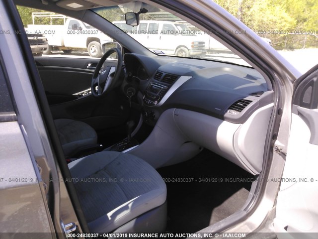 KMHCT4AE7HU368293 - 2017 HYUNDAI ACCENT SE GRAY photo 5