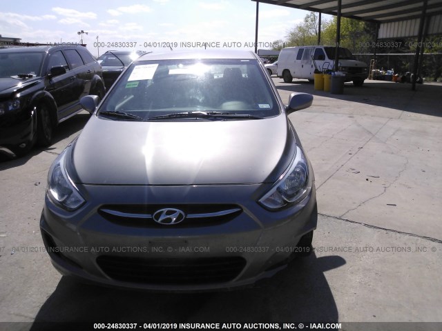 KMHCT4AE7HU368293 - 2017 HYUNDAI ACCENT SE GRAY photo 6