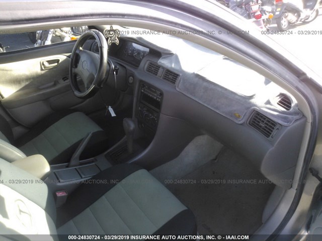 JT2BF22K1X0150252 - 1999 TOYOTA CAMRY LE/XLE 灰色 照片 5