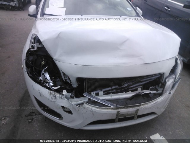 YV1622FS8C2131947 - 2012 VOLVO S60 T5 WHITE photo 6