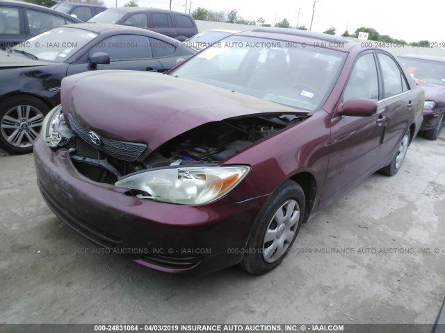 4T1BE30K32U075814 - 2002 TOYOTA CAMRY LE/XLE/SE RED photo 2