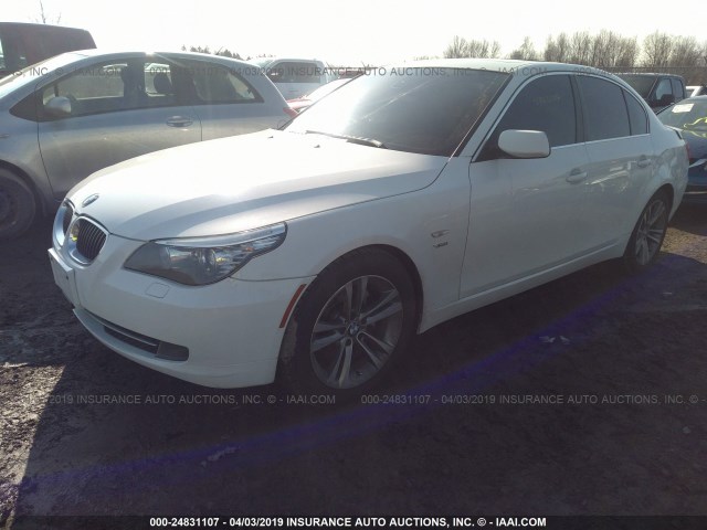 WBANV93569C133003 - 2009 BMW 535 XI WHITE photo 2