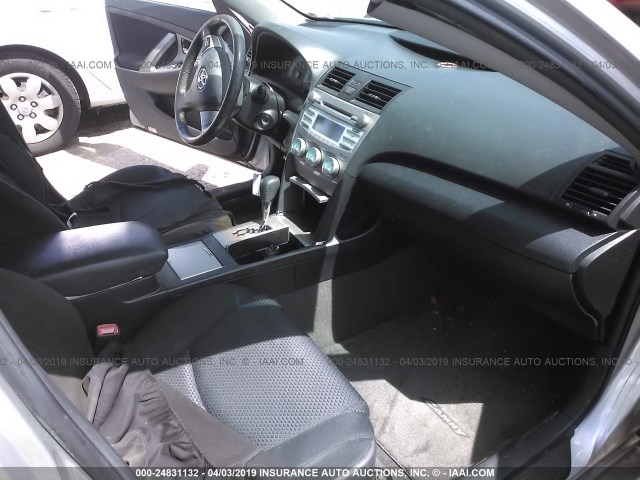 4T1BE46K68U254533 - 2008 TOYOTA CAMRY CE/LE/XLE/SE SILVER photo 5