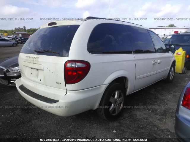 2D4GP44L95R368697 - 2005 DODGE GRAND CARAVAN SXT WHITE photo 4