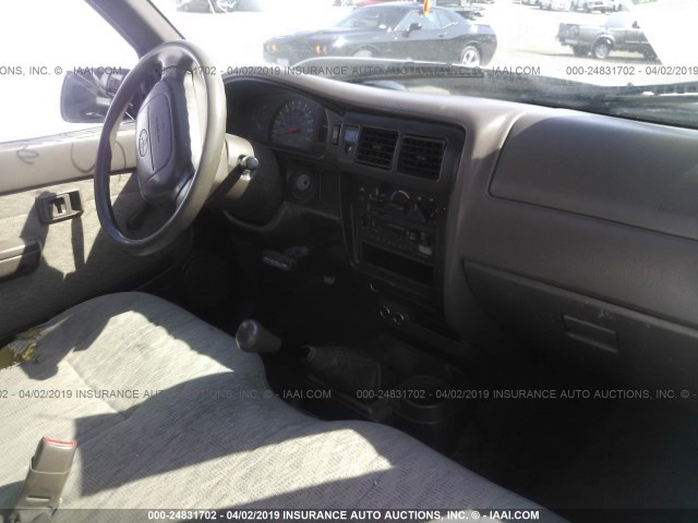 4TANL42N2WZ158241 - 1998 TOYOTA TACOMA WHITE photo 5