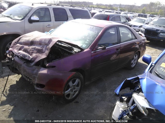 4T1BF30K32U002553 - 2002 TOYOTA CAMRY LE/XLE/SE RED photo 2