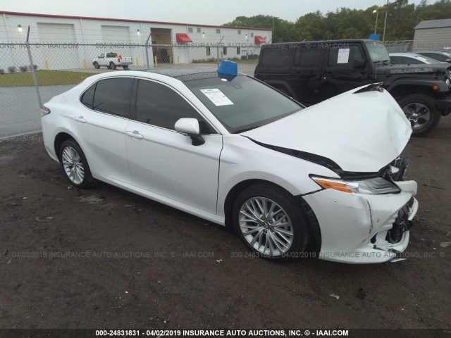 4T1BZ1HK4JU008344 - 2018 TOYOTA CAMRY XSE/XLE WHITE photo 1