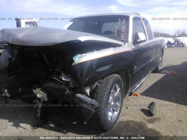 2GCEC19N661206549 - 2006 CHEVROLET SILVERADO C1500 BLACK photo 2