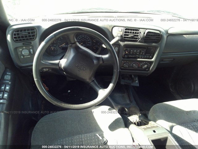 1GNDT13W52K113519 - 2002 CHEVROLET BLAZER MAROON photo 5