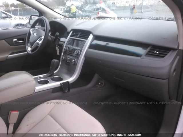 2FMDK4GC3EBA96341 - 2014 FORD EDGE SE WHITE photo 5