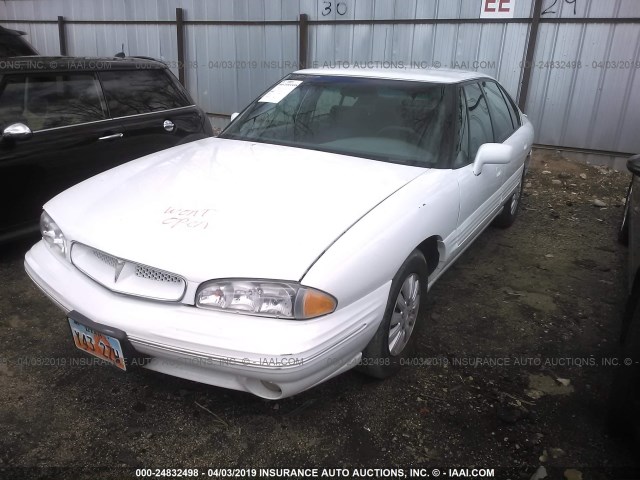 1G2HX52K4T4206367 - 1996 PONTIAC BONNEVILLE SE WHITE photo 2