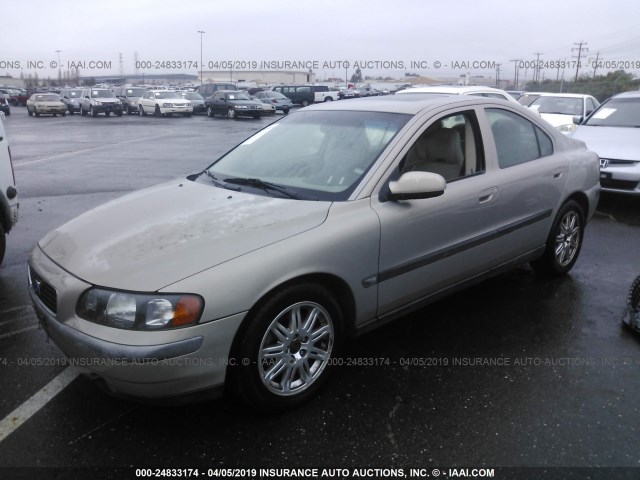 YV1RS61T332260327 - 2003 VOLVO S60 GOLD photo 2