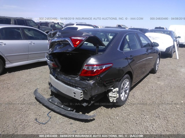 4T1BF1FK8FU104044 - 2015 TOYOTA CAMRY LE/XLE/SE/XSE ნაცრისფერი ფოტო 4