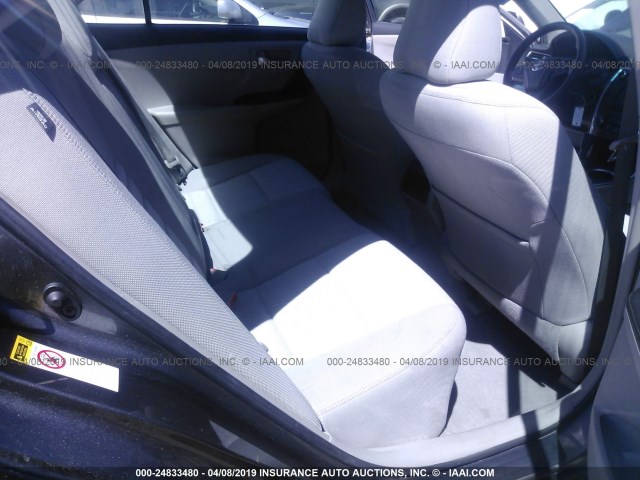 4T1BF1FK8FU104044 - 2015 TOYOTA CAMRY LE/XLE/SE/XSE ნაცრისფერი ფოტო 8
