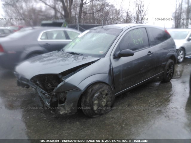 1FAHP31N27W142955 - 2007 FORD FOCUS ZX3/S/SE/SES GRAY photo 2