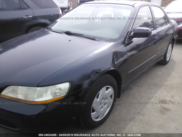 1HGCG1646WA041830 - 1998 HONDA ACCORD LX BLACK photo 6