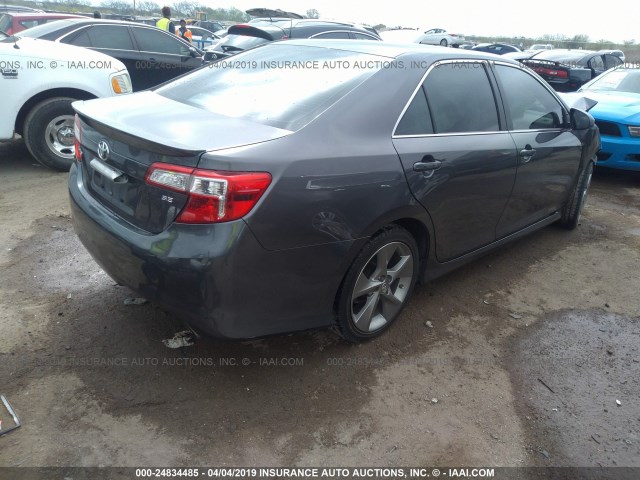 4T1BF1FK0EU758583 - 2014 TOYOTA CAMRY L/SE/LE/XLE 灰色 照片 4