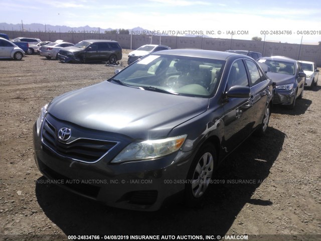 4T1BF3EK7BU161729 - 2011 TOYOTA CAMRY SE/LE/XLE GRAY photo 2