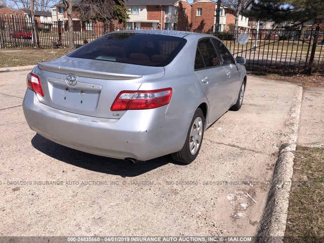 4T1BE46K77U042156 - 2007 TOYOTA CAMRY NEW GENERAT CE/LE/XLE/SE SILVER photo 4