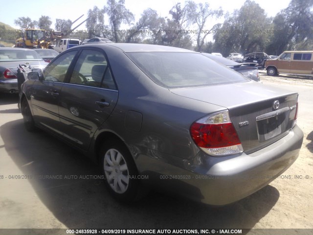 4T1BE32K55U630988 - 2005 TOYOTA CAMRY LE/XLE/SE GRAY photo 3