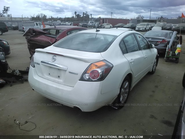 1N4CL21E87C236131 - 2007 NISSAN ALTIMA HYBRID WHITE photo 4