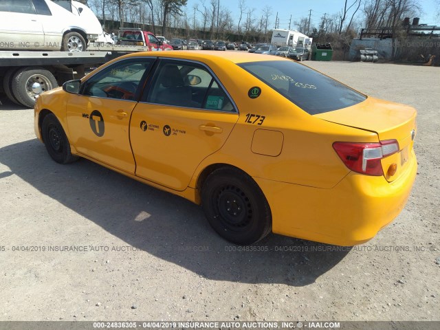 4T1BD1FK0EU106262 - 2014 TOYOTA CAMRY HYBRID/LE/XLE YELLOW photo 3