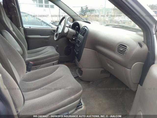 1C4GJ25312B521438 - 2002 CHRYSLER VOYAGER SILVER photo 5