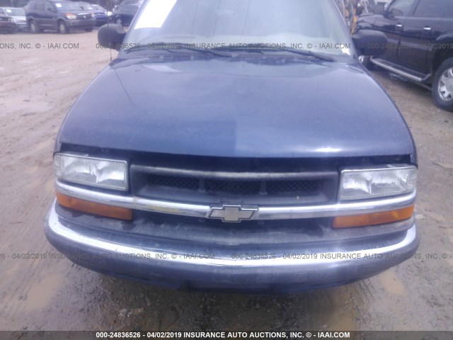 1GNCS18W41K263143 - 2001 CHEVROLET BLAZER BLUE photo 6