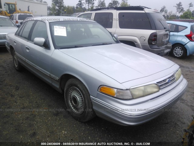 2FALP73W8TX195195 - 1996 FORD CROWN VICTORIA  SILVER photo 1