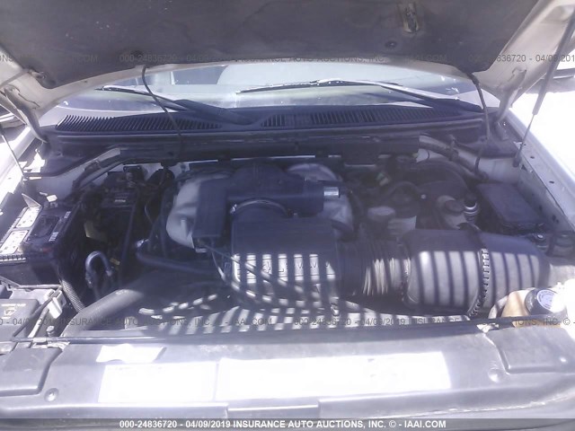 5LMFU28R32LJ06658 - 2002 LINCOLN NAVIGATOR თეთრი ფოტო 10