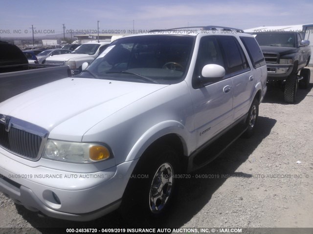 5LMFU28R32LJ06658 - 2002 LINCOLN NAVIGATOR თეთრი ფოტო 2