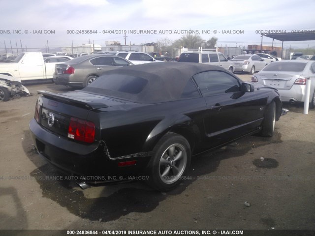 1ZVFT85H065207060 - 2006 FORD MUSTANG GT BLACK photo 4