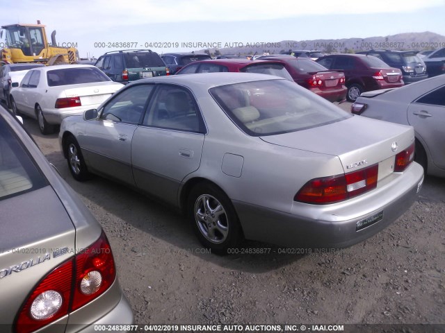 JT8BF28G7W5018381 - 1998 LEXUS ES 300 GOLD photo 3