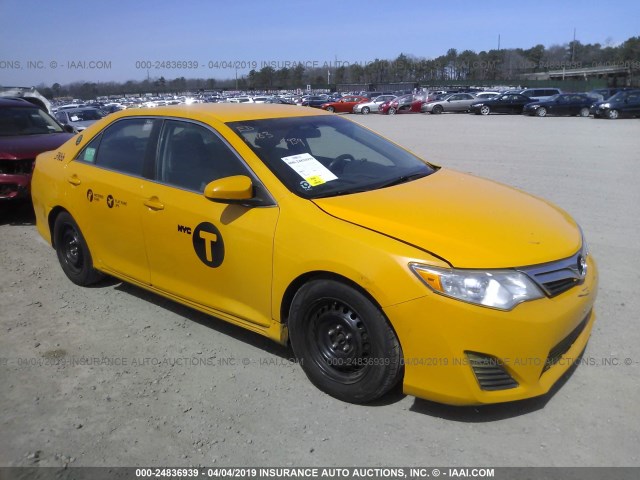 4T1BD1FK6DU090292 - 2013 TOYOTA CAMRY HYBRID/LE/XLE YELLOW photo 1