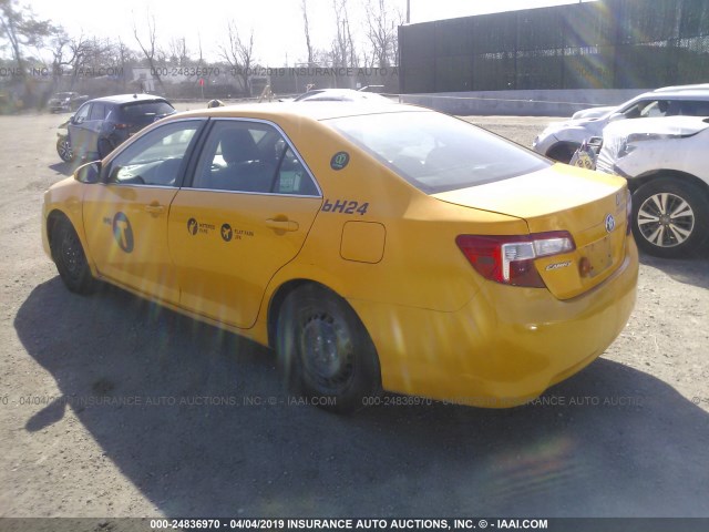 4T1BD1FK6EU126709 - 2014 TOYOTA CAMRY HYBRID/LE/XLE YELLOW photo 3