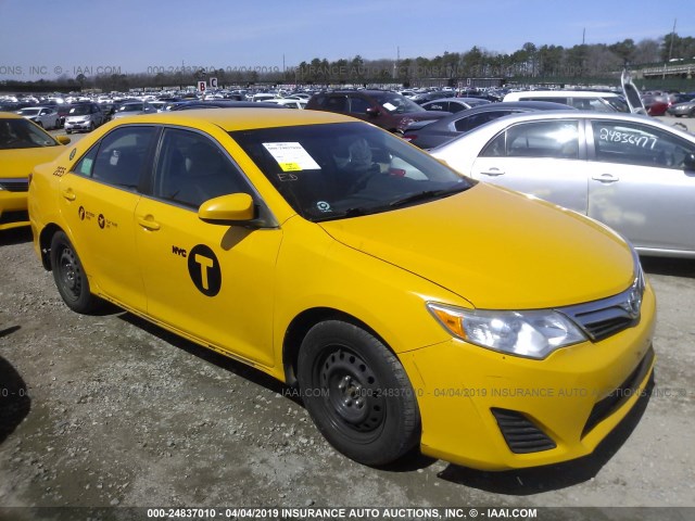 4T1BD1FK7DU083271 - 2013 TOYOTA CAMRY HYBRID/LE/XLE YELLOW photo 1