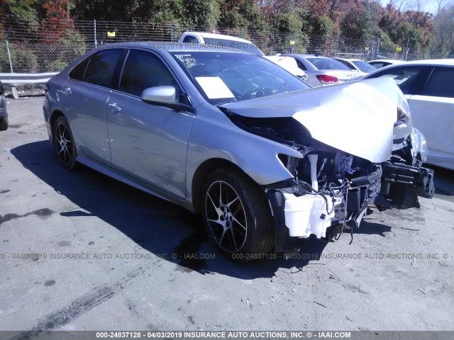 4T1BF1FK7HU352109 - 2017 TOYOTA CAMRY LE/XLE/SE/XSE SILVER photo 1
