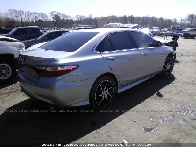4T1BF1FK7HU352109 - 2017 TOYOTA CAMRY LE/XLE/SE/XSE SILVER photo 4