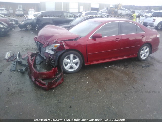 4T1BF3EK0AU047327 - 2010 TOYOTA CAMRY SE/LE/XLE RED photo 2