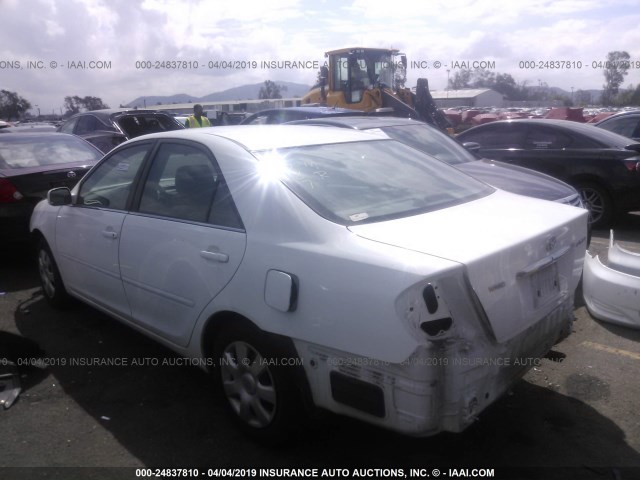 4T1BE32K72U030226 - 2002 TOYOTA CAMRY LE/XLE/SE WHITE photo 3