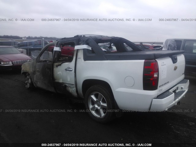 3GNTKGE79CG142456 - 2012 CHEVROLET AVALANCHE LTZ WHITE photo 3