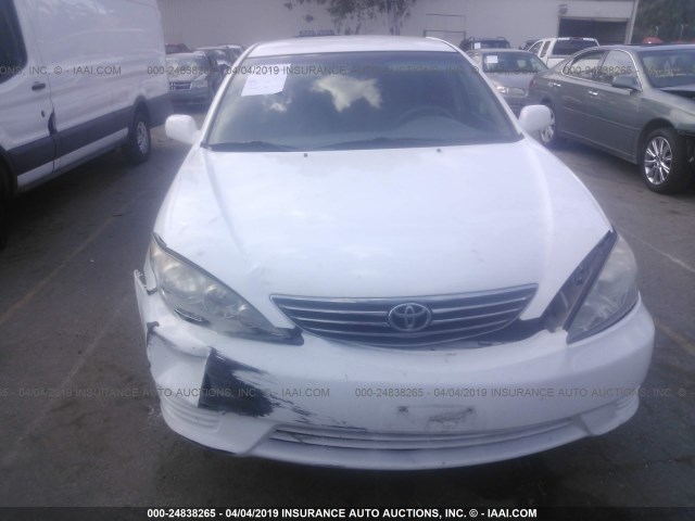 4T1BF32K45U616836 - 2005 TOYOTA CAMRY LE/XLE/SE WHITE photo 6