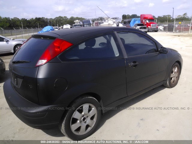 3FAFP31361R216152 - 2001 FORD FOCUS ZX3 BLACK photo 4