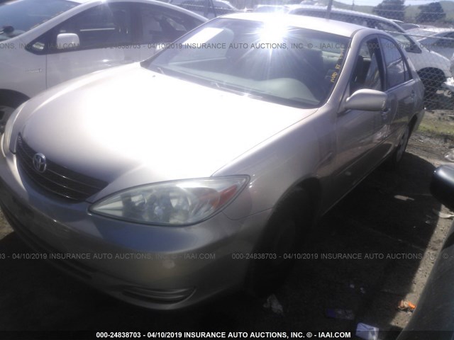 JTDBE32K020027048 - 2002 TOYOTA CAMRY LE/XLE/SE BEIGE photo 2