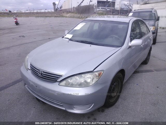 4T1BE32K06U128634 - 2006 TOYOTA CAMRY LE/XLE/SE SILVER photo 2