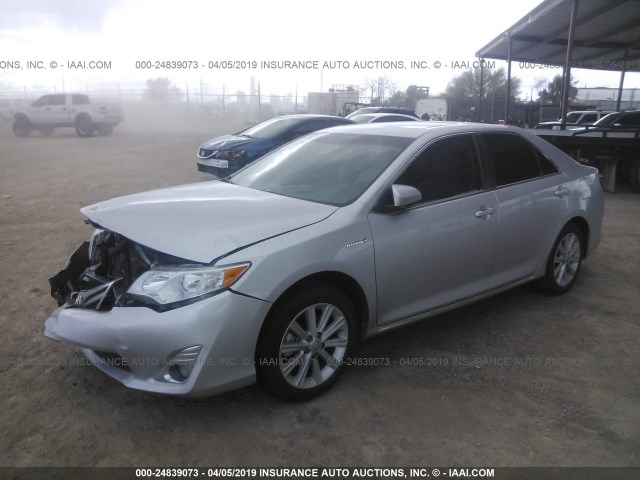 4T1BD1FK7CU011887 - 2012 TOYOTA CAMRY HYBRID/LE/XLE SILVER photo 2